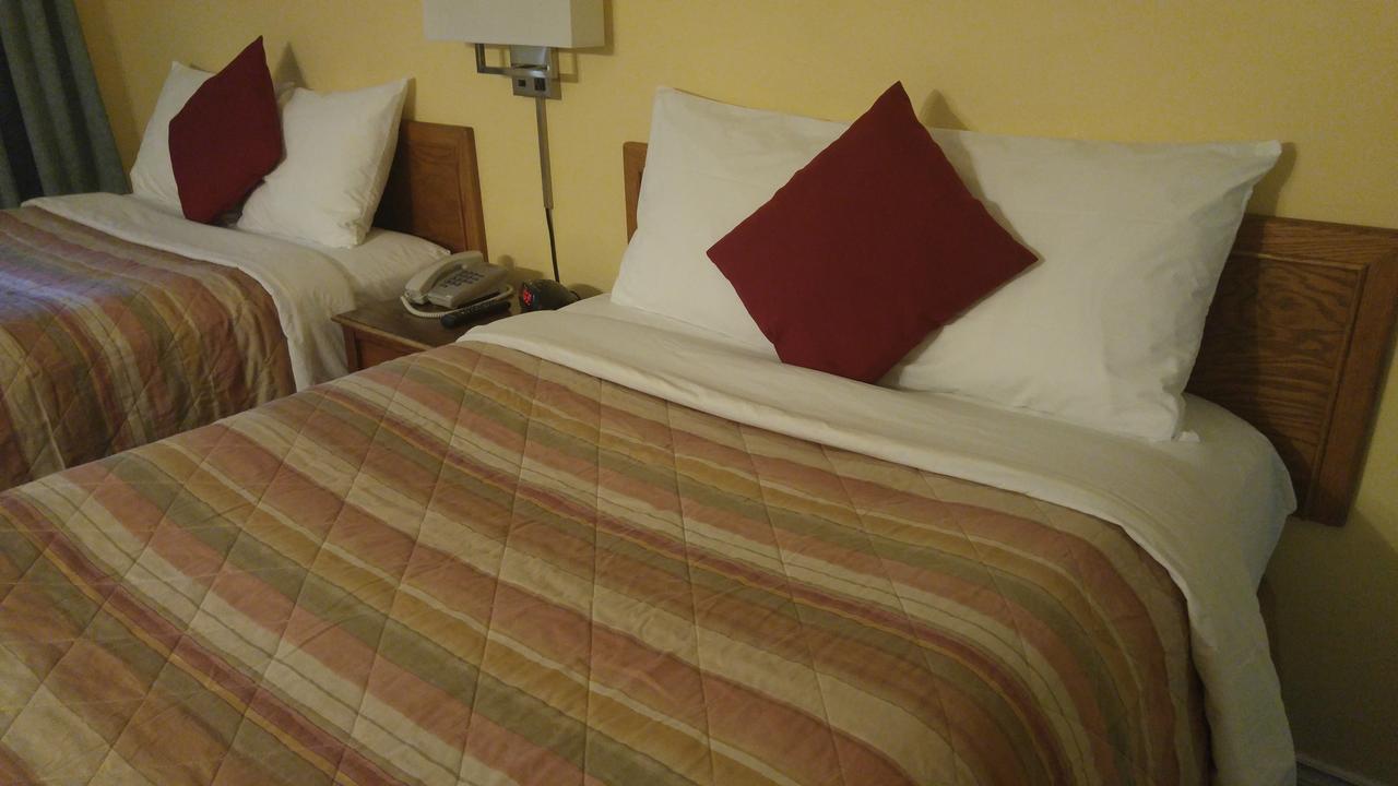 Robber's Roost Motel New Hazelton Eksteriør bilde