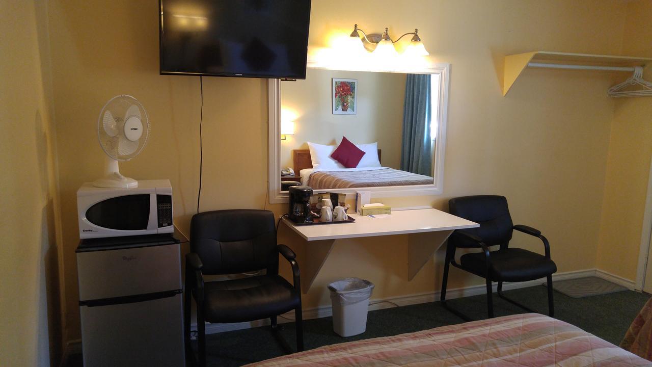 Robber's Roost Motel New Hazelton Eksteriør bilde