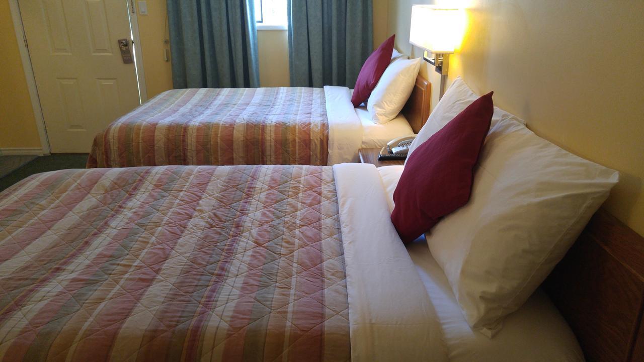 Robber's Roost Motel New Hazelton Eksteriør bilde